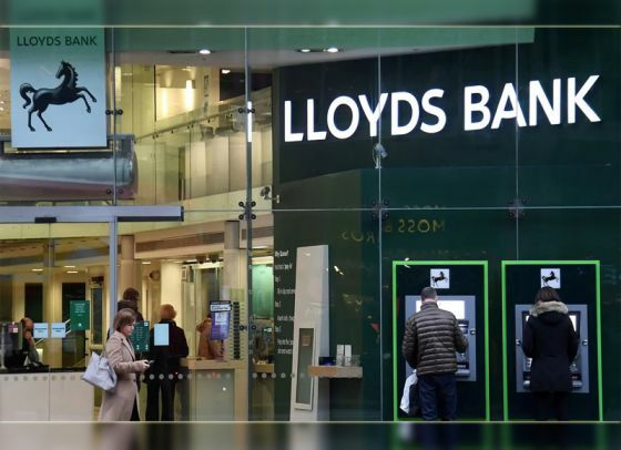 Navigating Lloyds Shares at 42p Amidst FTSE 100 Dynamics: Bargains and Dividend Prospects